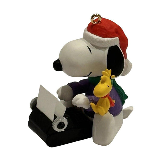 2002 Literary Ace Hallmark Ornament (Spotlight on Snoopy) QX8043 Image1
