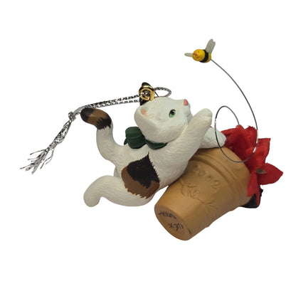 2002 Mischievous Kittens Hallmark Ornament (Mischievous Kittens) QX8046 Image1