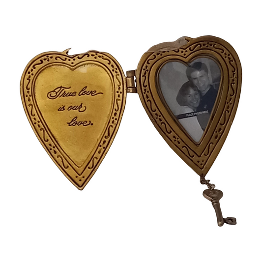 2002 True Love Is Our Love Hallmark Ornament (Photo Holder) QX8923 Image1