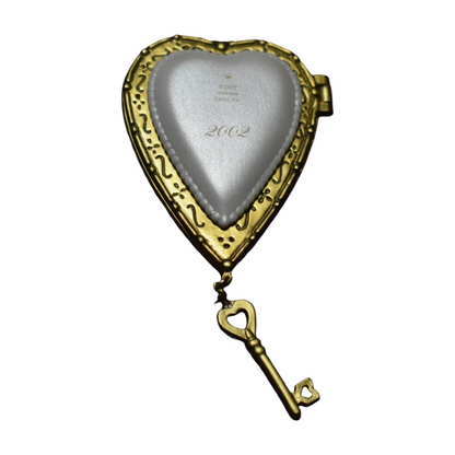 2002 True Love Is Our Love Hallmark Ornament (Photo Holder) QX8923 Image4