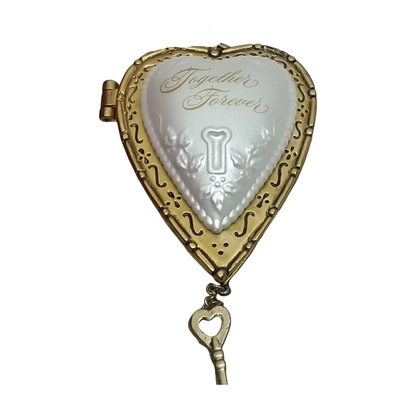 2002 True Love Is Our Love Hallmark Ornament (Photo Holder) QX8923 Image5