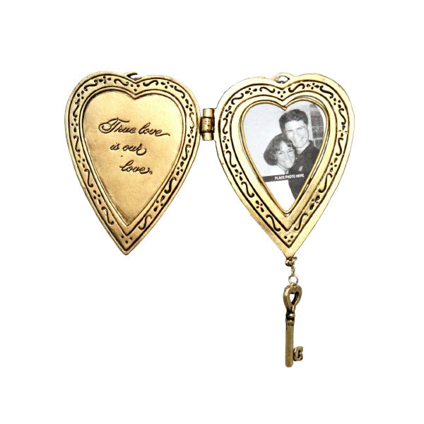 2002 True Love Is Our Love Hallmark Ornament (Photo Holder) QX8923