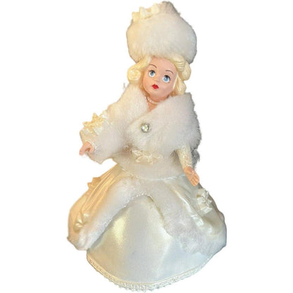 2002 Winter Wonderland Hallmark Ornament (Madame Alexander) QX8086