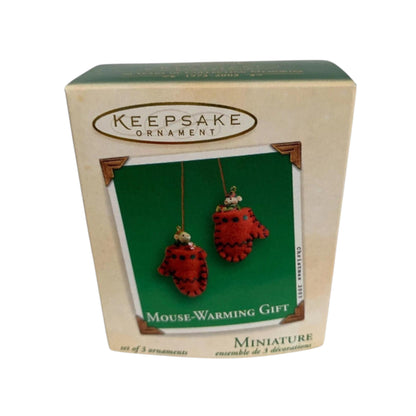 2003 Mouse-Warming Gift (Mittens)