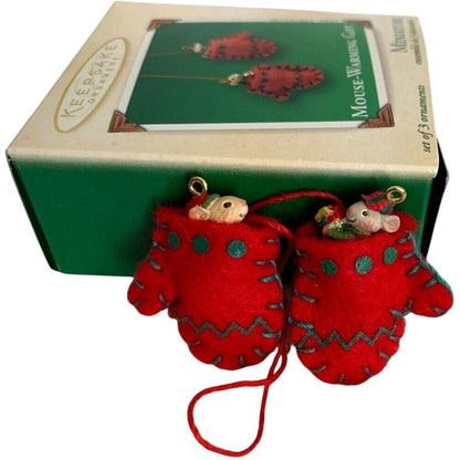 2003 Mouse-Warming Gift Hallmark Ornament (Mittens) QXM4999