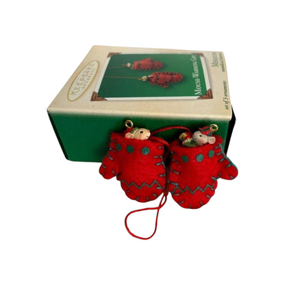 2003 Mouse-Warming Gift (Mittens)