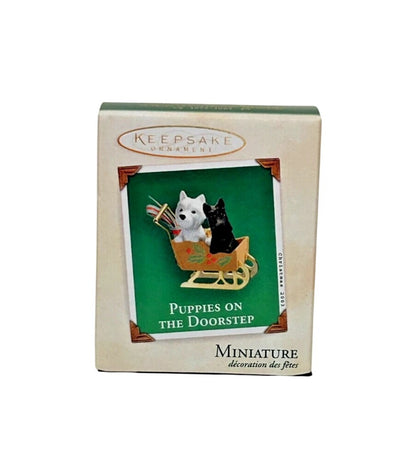 2003 Puppies on the Doorstep Hallmark Ornament (Animal) QXM4989