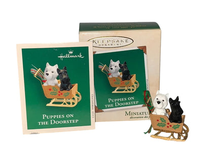 2003 Puppies on the Doorstep Hallmark Ornament (Animal) QXM4989