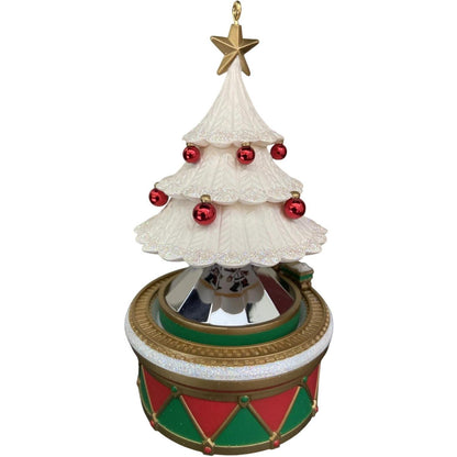 2003 Christmas Tree Dreams Hallmark Ornament (Windup Motion and Music!) QLX7477