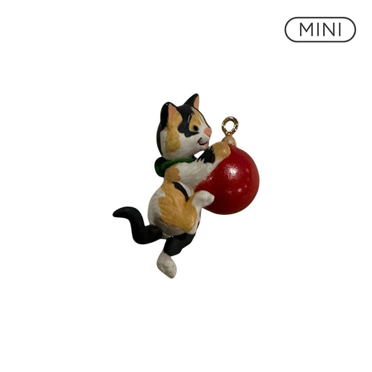 2003 Kitty Catch Hallmark Ornament (Kitty) QXM4997 Image1