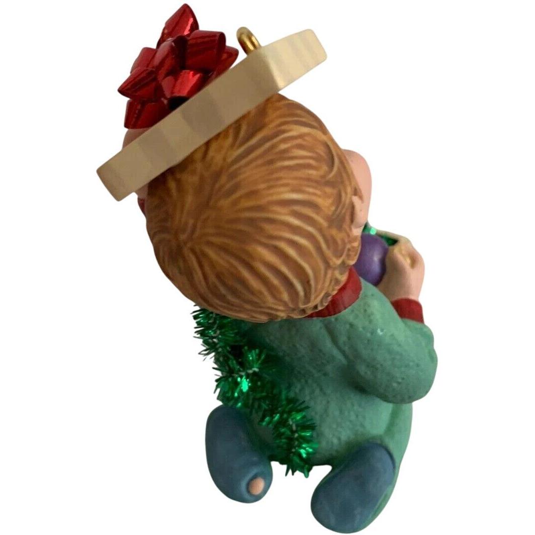 2003 Little Christmas Helper Hallmark Ornament (Baby) QXG8747