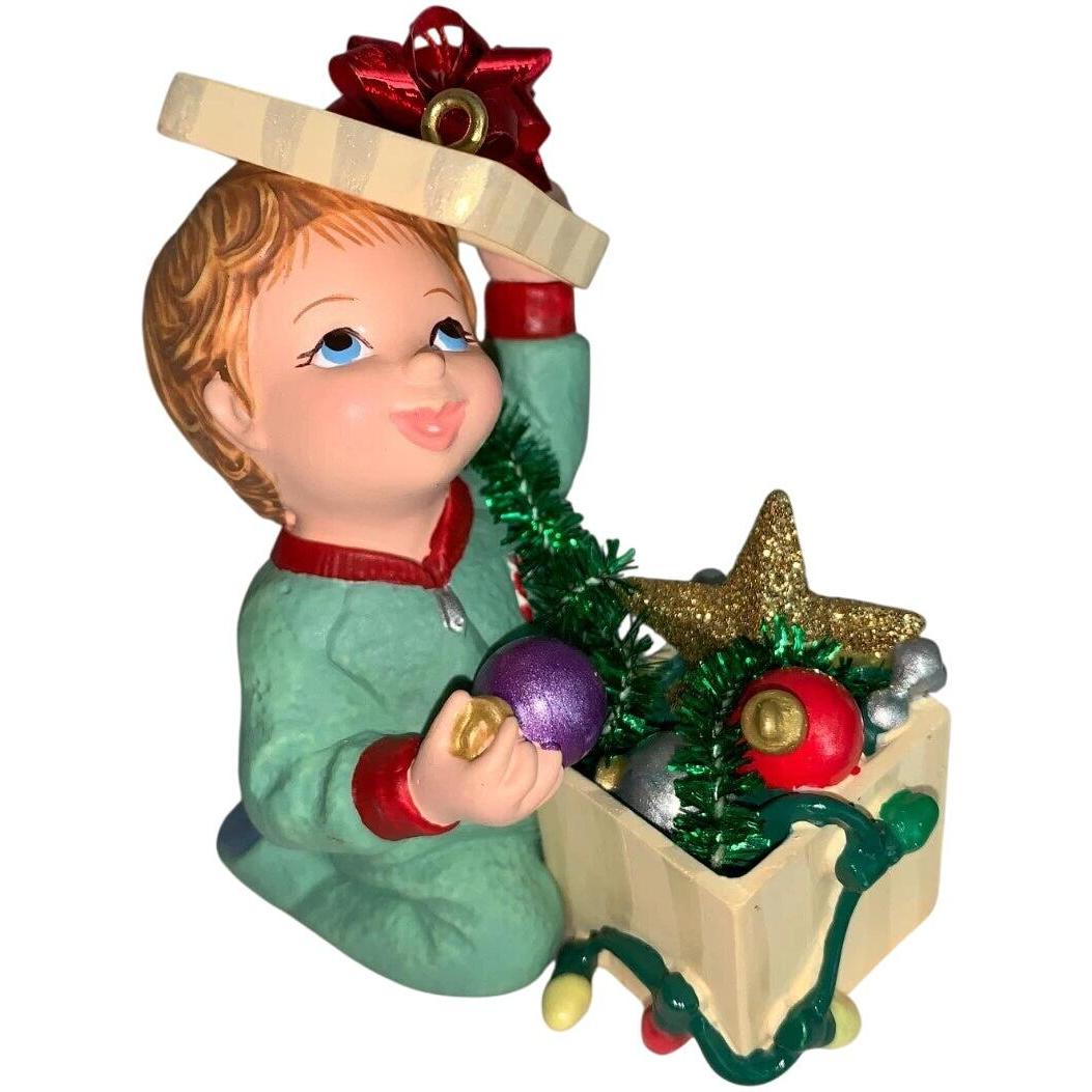 2003 Little Christmas Helper Hallmark Ornament (Baby) QXG8747