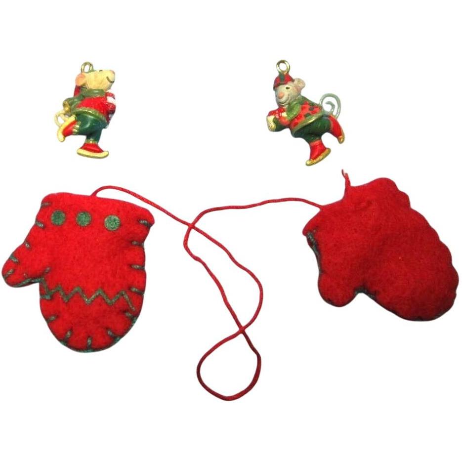 2003 Mouse-Warming Gift Hallmark Ornament (Mittens) QXM4999