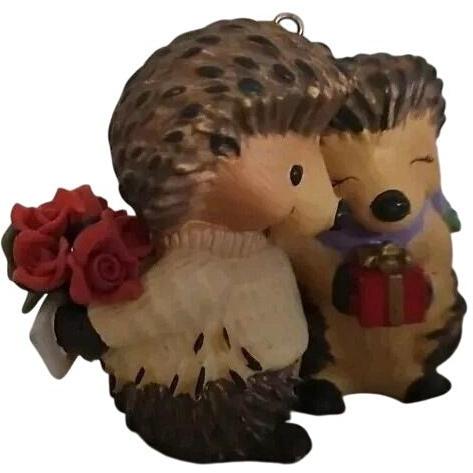 2003 Stuck On You Hallmark Ornament (Hedgehogs) QXG8867