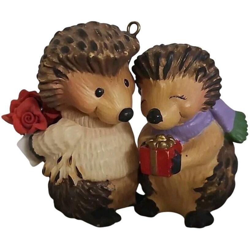 2003 Stuck On You Hallmark Ornament (Hedgehogs) QXG8867
