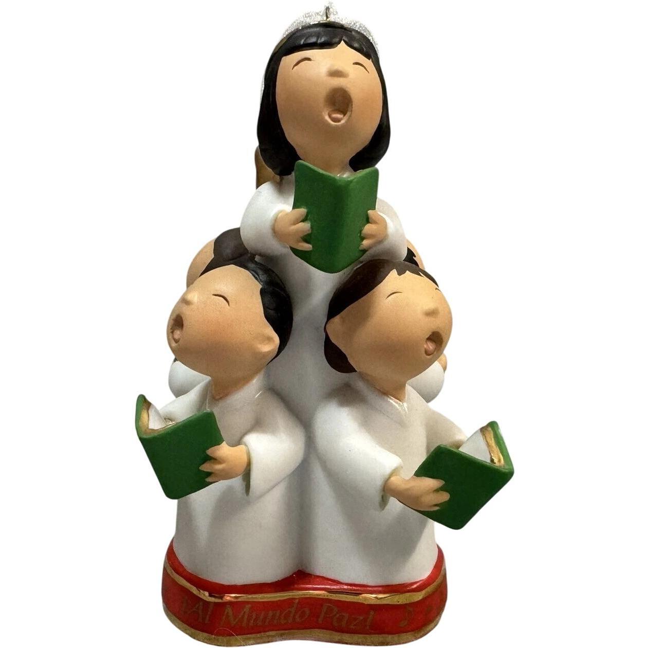 2004 Al Mundo Paz! Hallmark Ornament (Angel) QXG5471