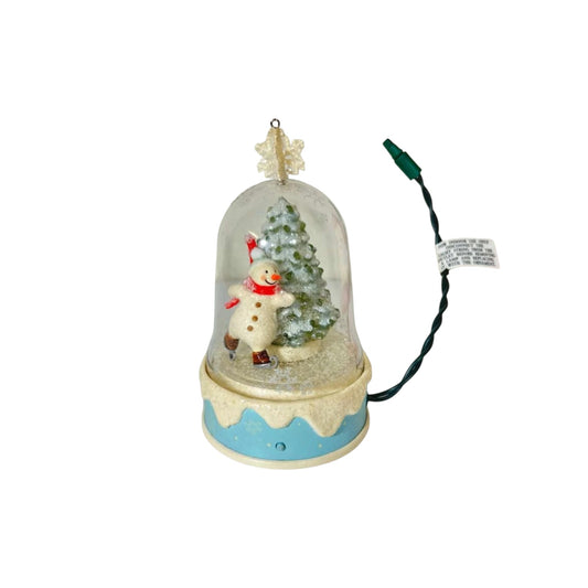 2004 A Cool Holiday! Hallmark Ornament (Snowman) QLX7621 Image1