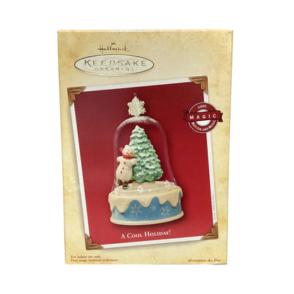 2004 A Cool Holiday! Hallmark Ornament (Snowman) QLX7621 Image2