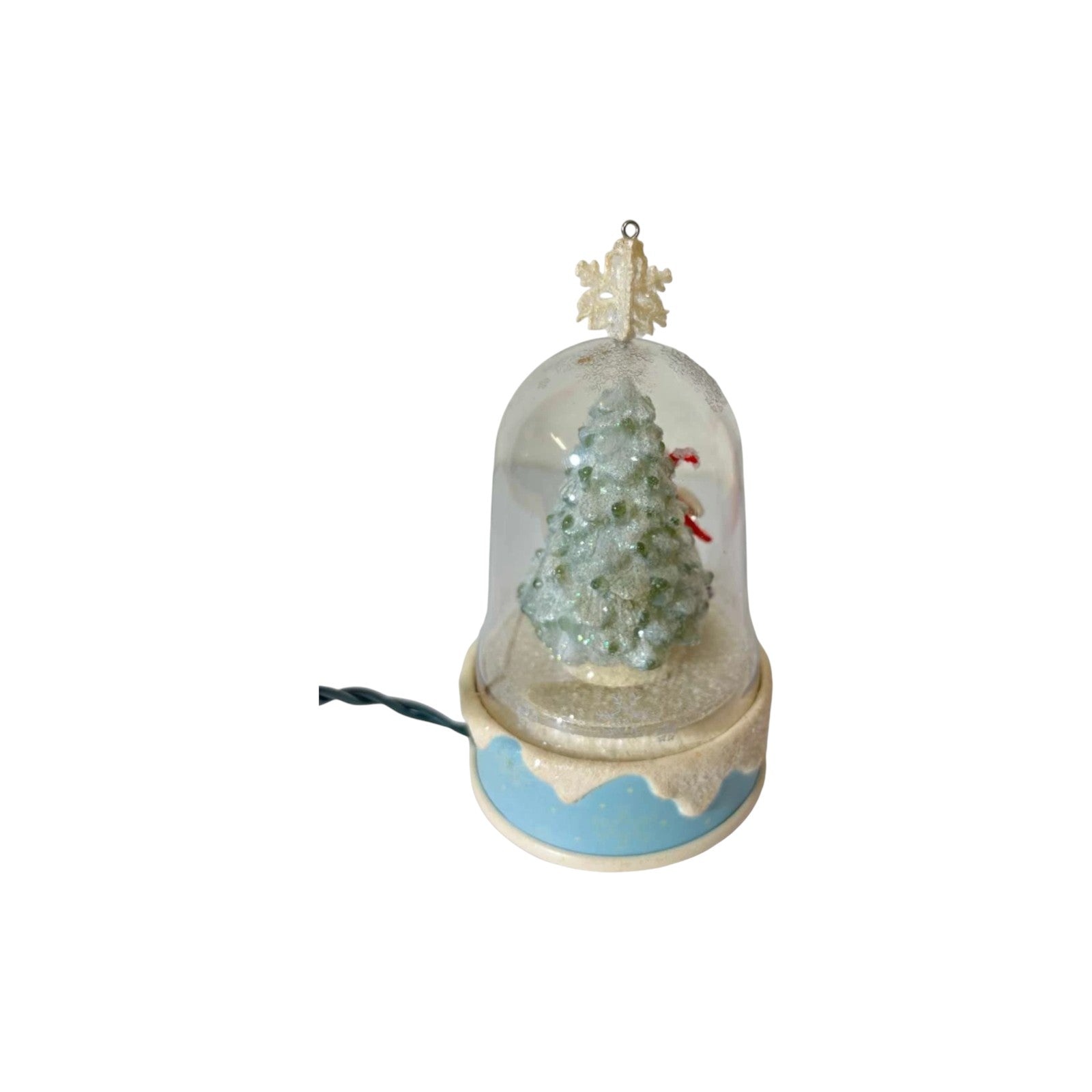2004 A Cool Holiday! Hallmark Ornament (Snowman) QLX7621 Image3