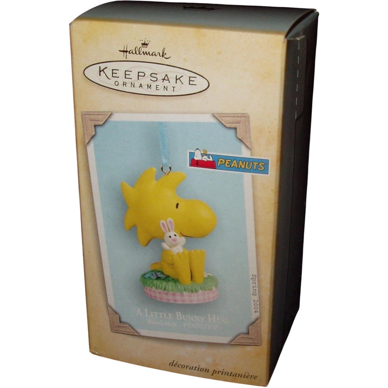 2004 A Little Bunny Hug Hallmark Ornament (Woodstock - Peanuts) QEO8381
