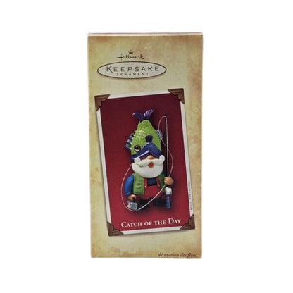 2004 Catch of the Day Hallmark Ornament (Fishing) QXG5541