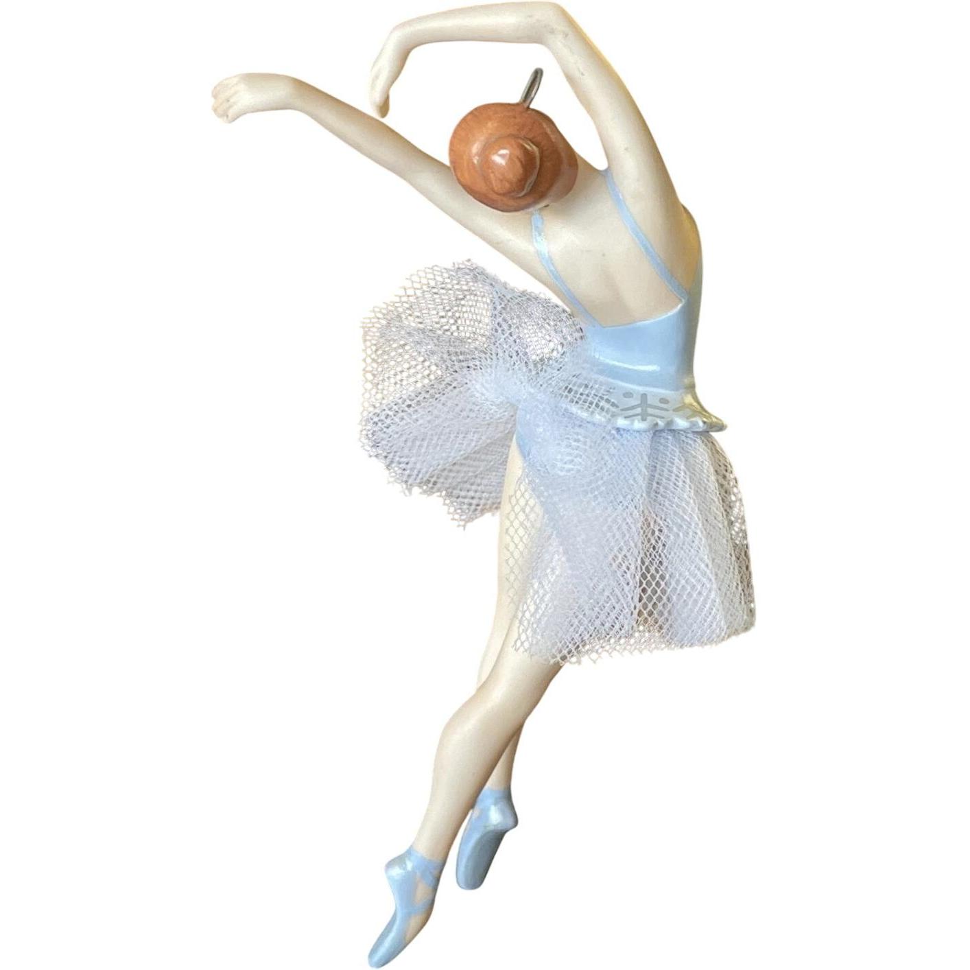 2004 Dancer En Pointe Hallmark Ornament (Ballet) QXG5394