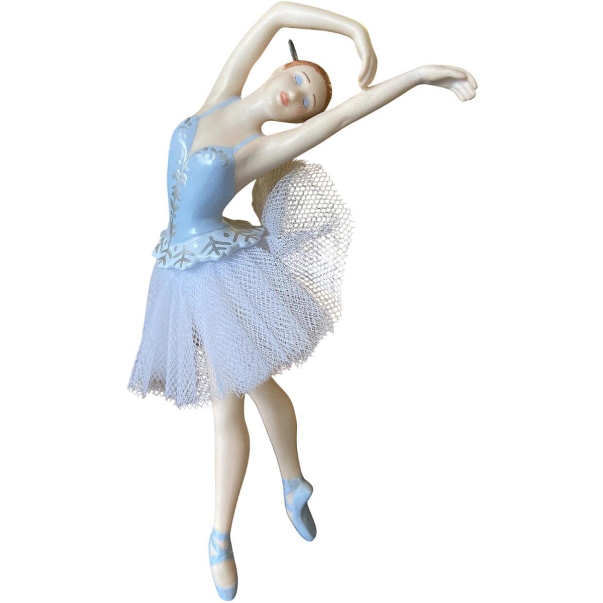 2004 Dancer En Pointe Hallmark Ornament (Ballet) QXG5394