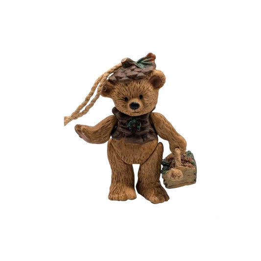 2004 Gift Bearers Hallmark Ornament (Gift Bearers) QX8401 Image1
