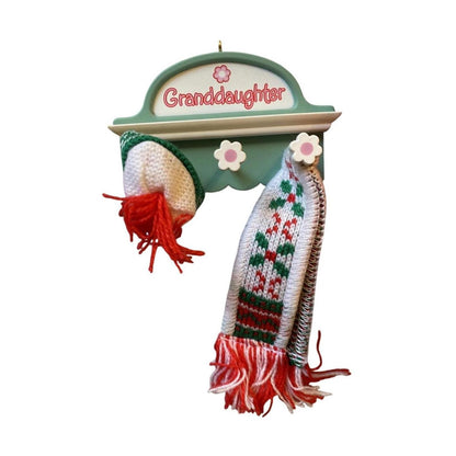 2004 GrandDaughter Hallmark Ornament (GrandDaughter) QXG5571 Image3