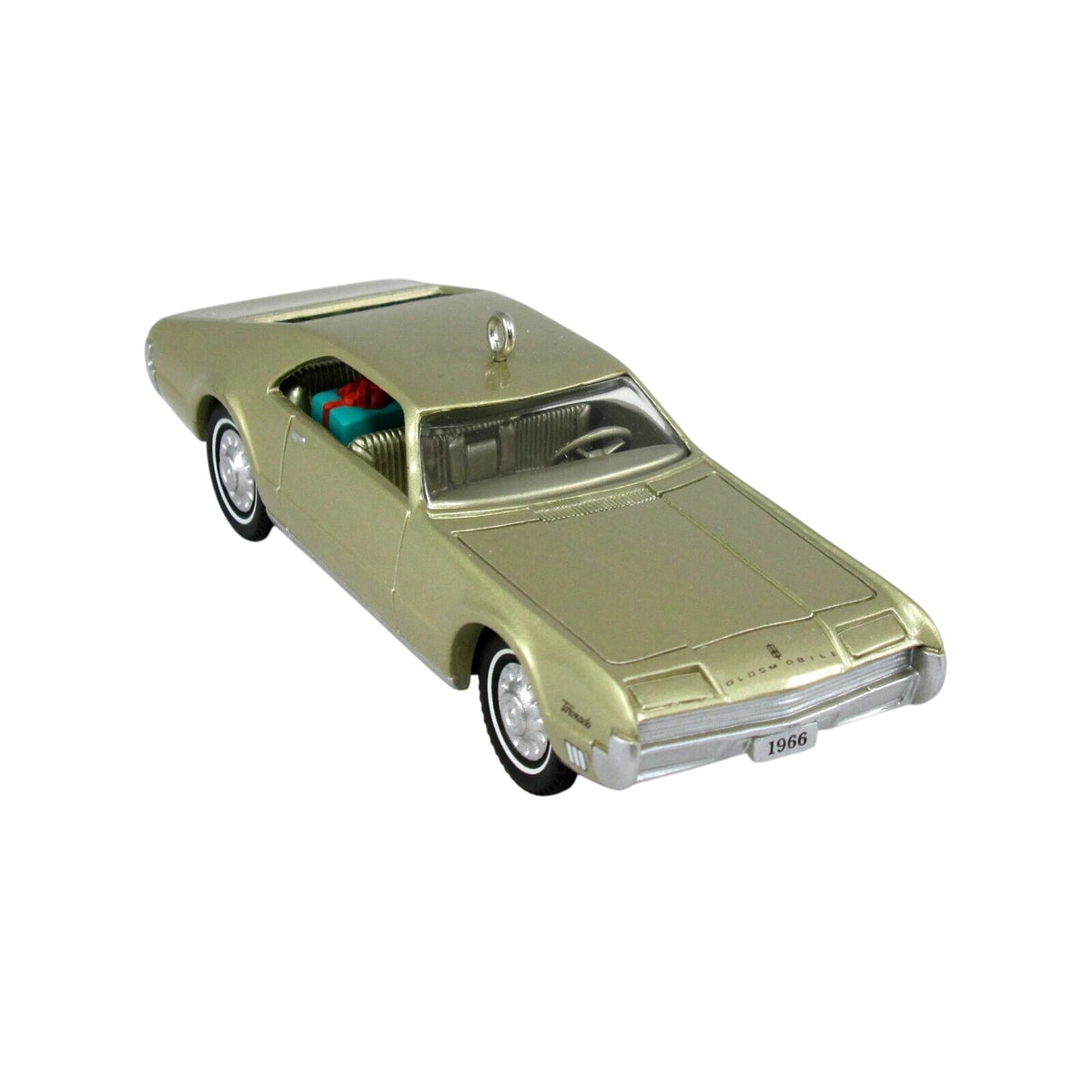 2004 Hallmark Ornament (1966) Oldsmobile Toronado Coupe Hallmark Ornament (Classic American Cars) QX8151 Image1