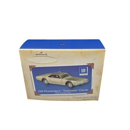 2004 Hallmark Ornament (1966) Oldsmobile Toronado Coupe Hallmark Ornament (Classic American Cars) QX8151 Image2