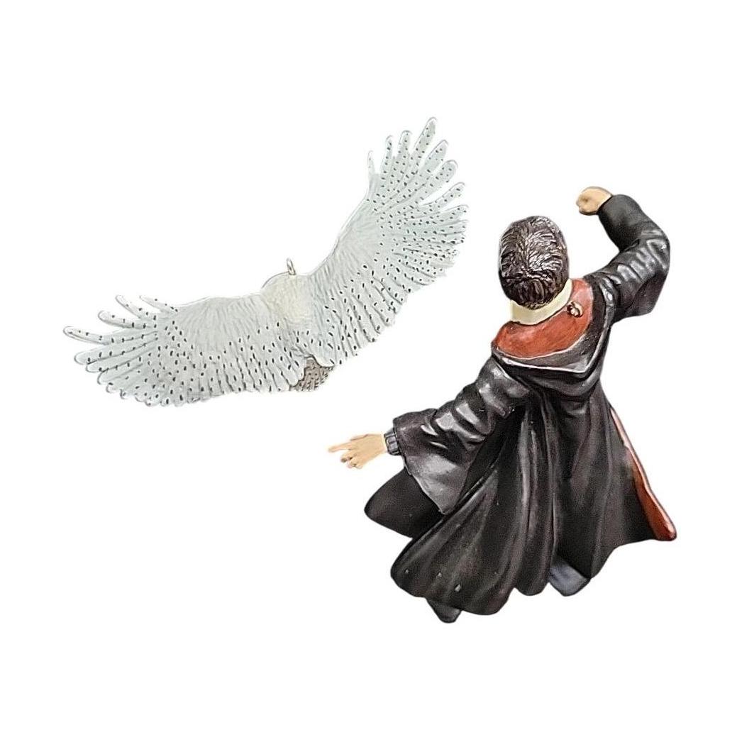 2004 Harry Potter and Hedwig Hallmark Ornament (Harry Potter) QXI4044 Image3
