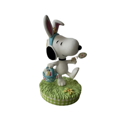 2004 It's The Easter Beagle! Hallmark Ornament (Snoopy) QEO8361