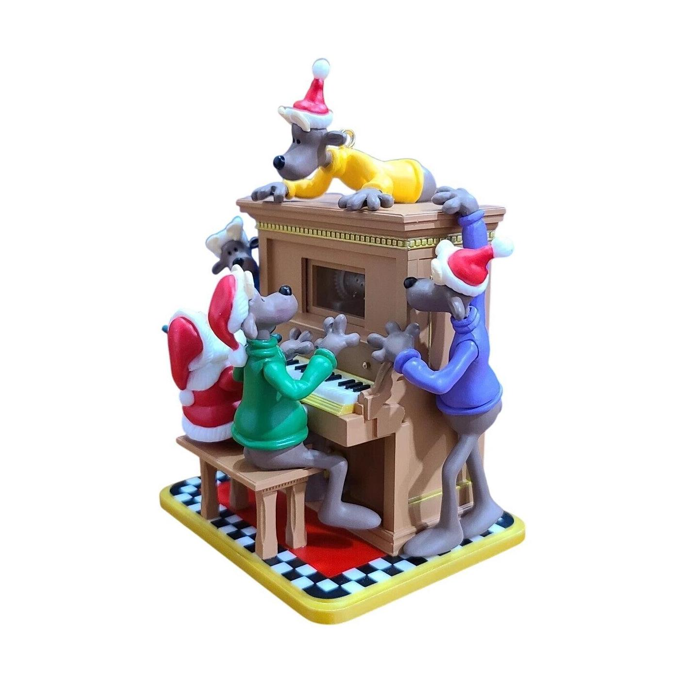 2004 Kris and the Kingles Hallmark Ornament (Kris and the Kingles) QX8114 Image5