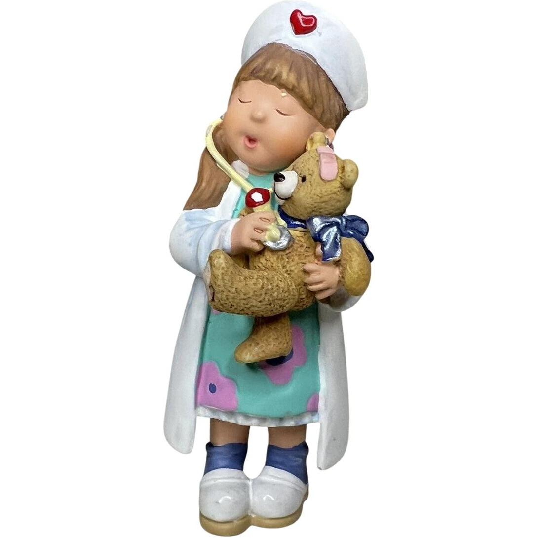 2004 Little Nurse, Big Heart Hallmark Ornament (Nurse) QXG5424