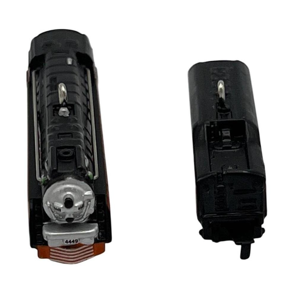 2004 Steam Locomotive and Tender Hallmark Ornament (Lionel) QXM5131 Image4
