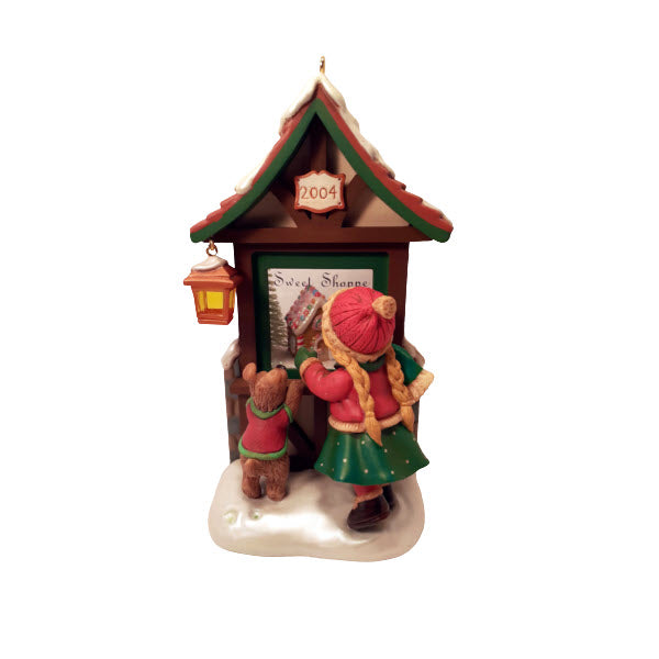 2004 Sweet Shoppe Hallmark Ornament (Christmas Window) QXC4003