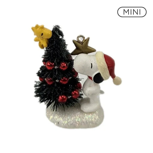 2004 Winter Fun with SNOOPY Hallmark Ornament (Winter Fun with Snoopy) QXM5184 Image1
