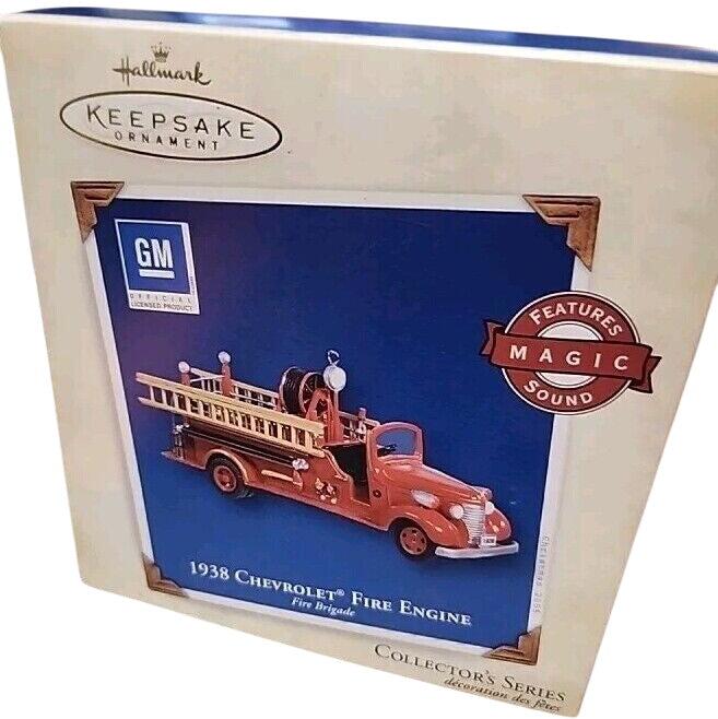 2005 1938 Chevrolet Fire Engine Hallmark Ornament (Fire Brigade) QX2035