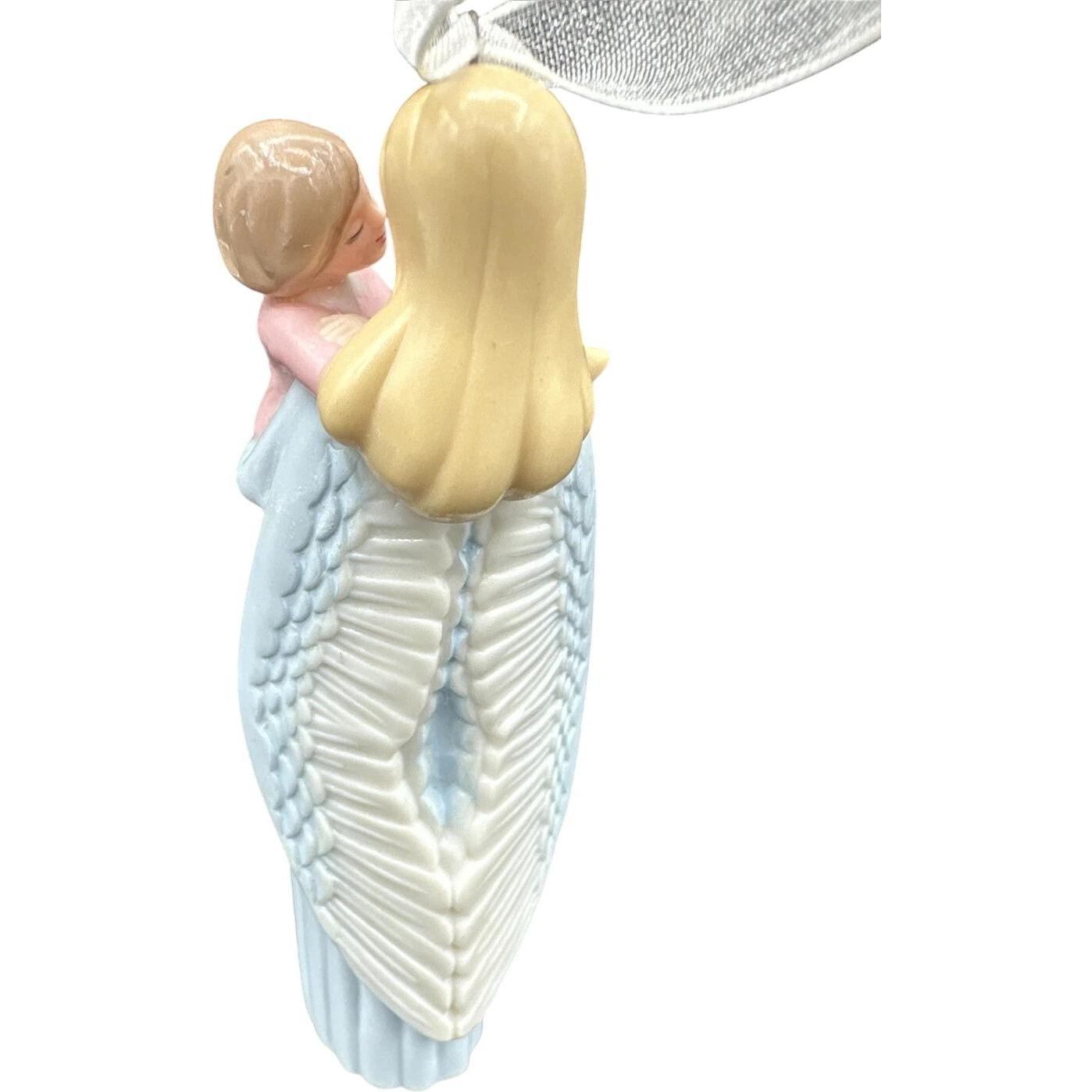 2005 Angel On Earth Hallmark Ornament (Angel) QXG4372