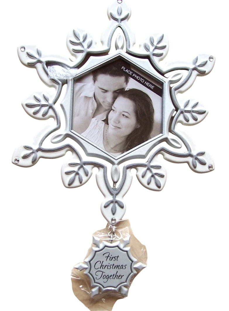 2005 First Christmas Together Hallmark Ornament (Photo Holder) QXG4402