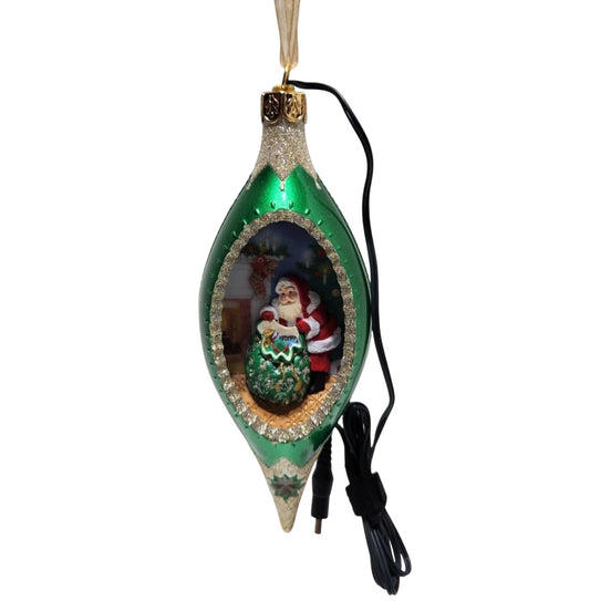 2005 Illuminations Santa's Christmas Magic Hallmark Ornament (Illuminations) QLM7952