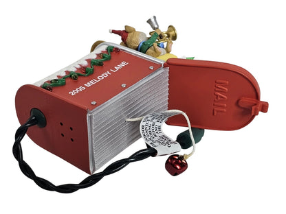 2005 Mailbox Melodies Hallmark Ornament (Mouse) QLX7632