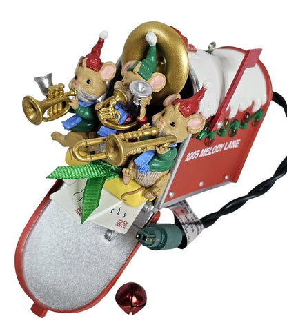 2005 Mailbox Melodies Hallmark Ornament (Mouse) QLX7632