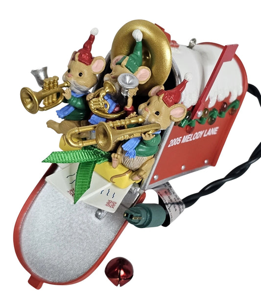 2005 Mailbox Melodies Hallmark Ornament (Mouse) QLX7632