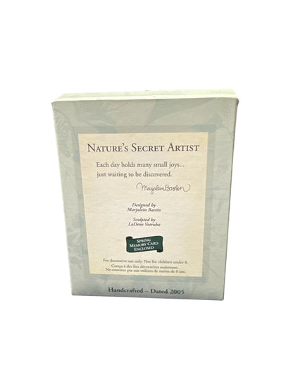 2005 Nature's Secret Artist Hallmark Ornament (Nature's Sketchbook) QEO8272