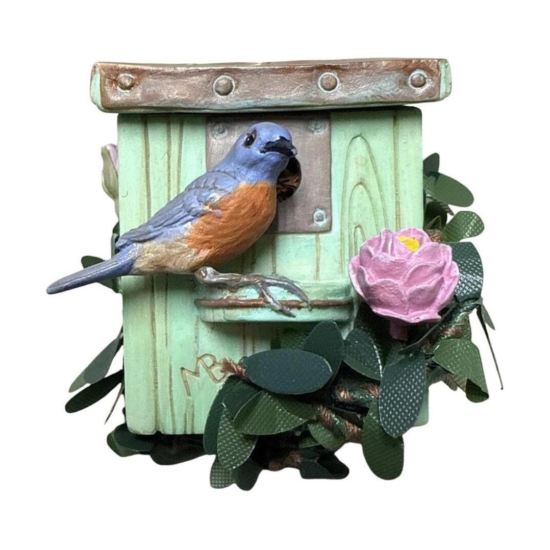 2005 A New Address Hallmark Ornament (Nature's Sketchbook) QEO8275 Image1