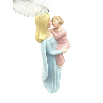 2005 Angel On Earth Hallmark Ornament (Angel) QXG4372