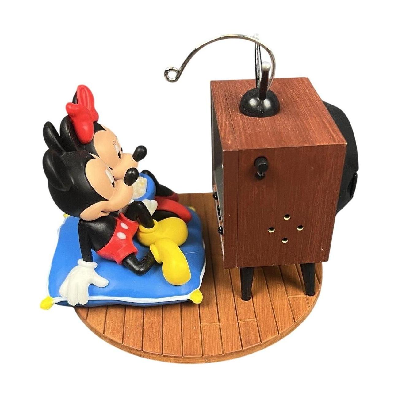 2005 Best Night of The Week Hallmark Ornament (Mickey Mouse & Friends) QXD4085 Image4
