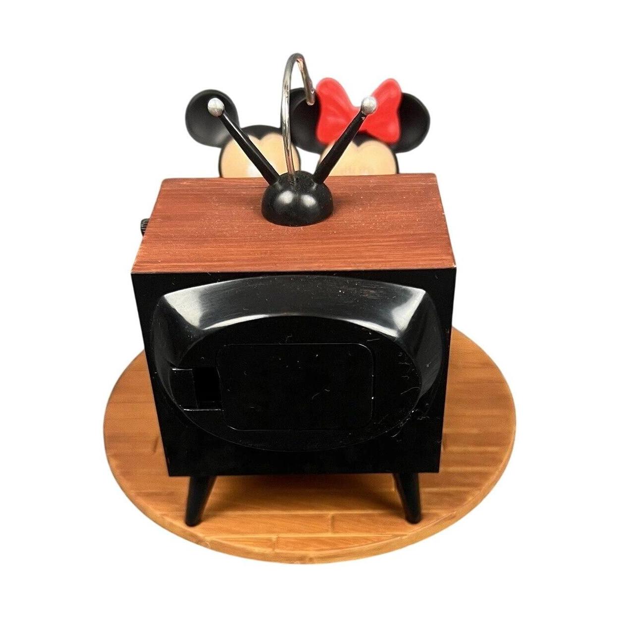 2005 Best Night of The Week Hallmark Ornament (Mickey Mouse & Friends) QXD4085 Image5